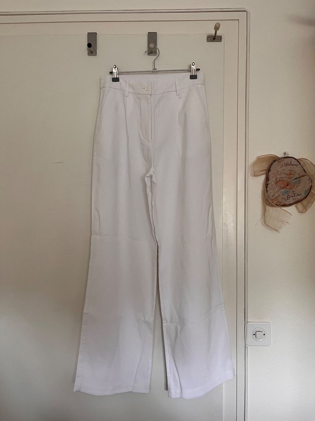 Tally Weijl Pantaloni: Pantalon large type de costume blanc – Usato da Genève venduto da giulia_almnn