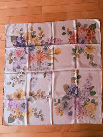 Seiden Schal / Foulard / Tuch mit Blumen Motiven