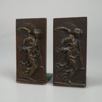 Buchstützen mit Engelmotiv
