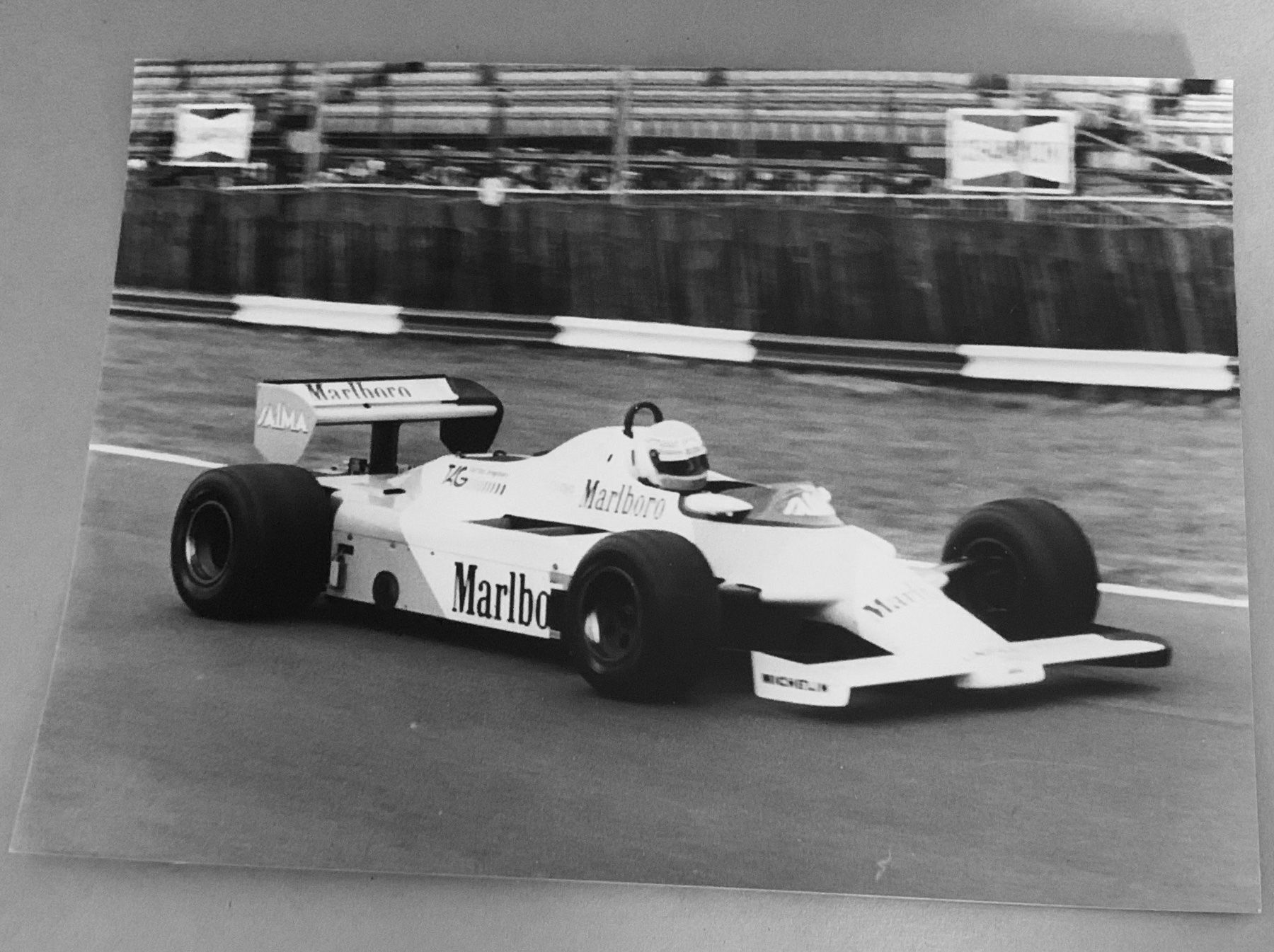 Foto & Immagini: Foto eines Formel 1 Mc Laren 1983 ! – Usato da Bern venduto da Artbrokerswitzerland