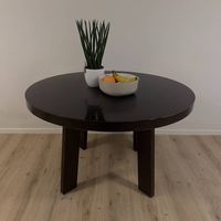 Runder Esstisch aus echtem Holz, Durchmesser 120 cm.