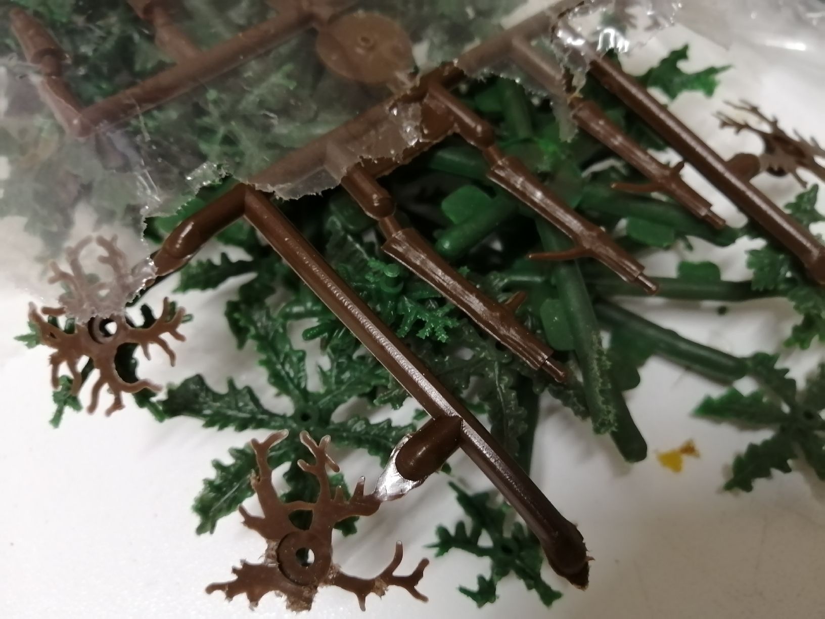 Faller Modellini di ferrovie: Faller HO, 6 sapins à construire, en plastique – Usato da Buttes venduto da Cafe2005 3