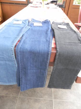 lot de 3 jeans, marque Dismero, taille 38