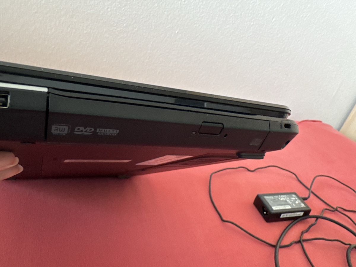 Portables: Packard Bell Notebook mit Zubehör – D'occasion à Horgen par CS75 8
