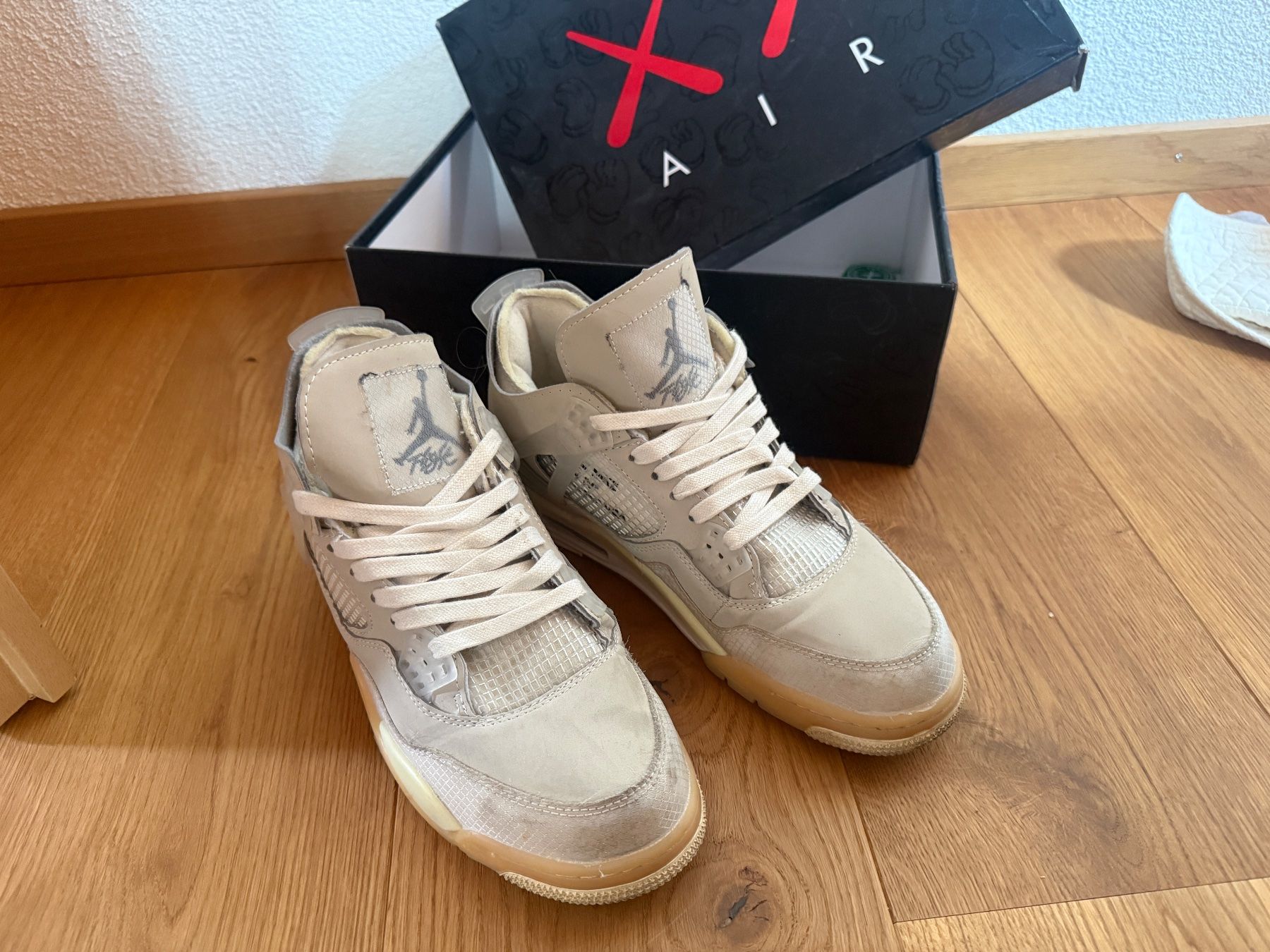 Scarpe da uomo: Nike Air Jordan 4  Beige – Usato da Sargans venduto da bro_tf7f