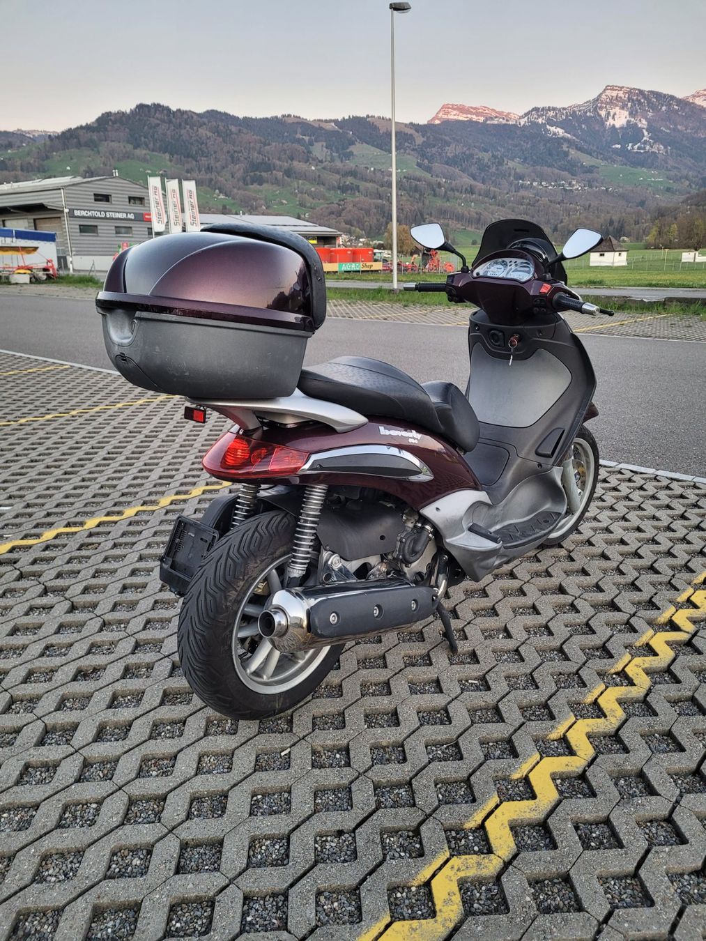 Piaggio Scooter: Piaggio Beverly 500 mit MFK – Usato da Kaltbrunn venduto da Dr4321 2