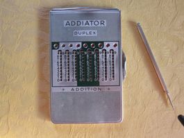 Vintage-Rechnungsmaschine für Addition und Subtraktion
