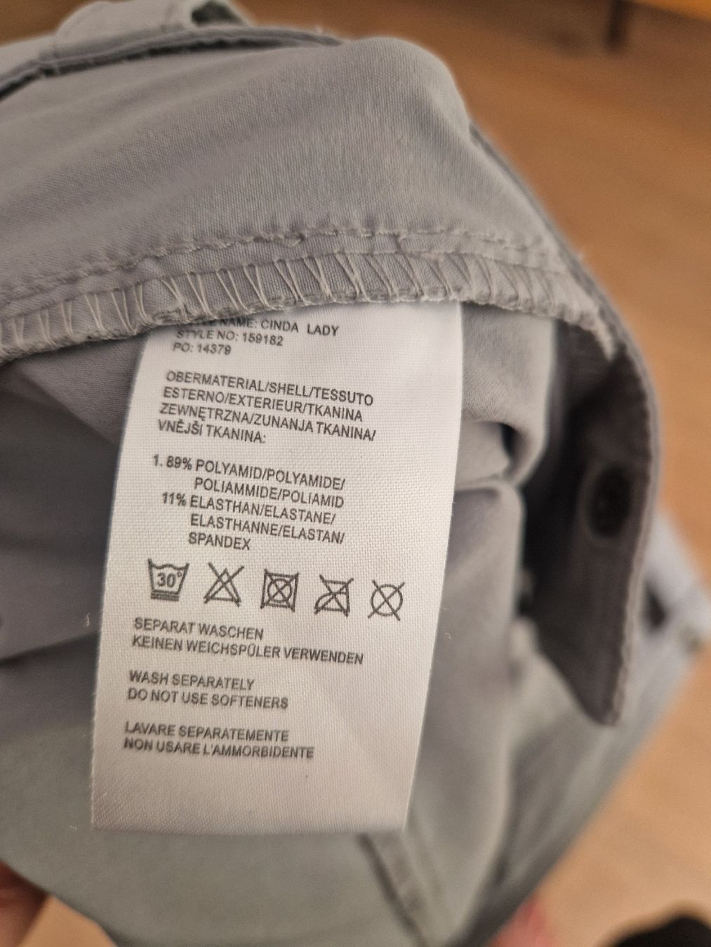 Ziener Hosen: Ziener Shorts Grau Gr. 40 – Gebraucht aus St. Gallen von Flames1 3