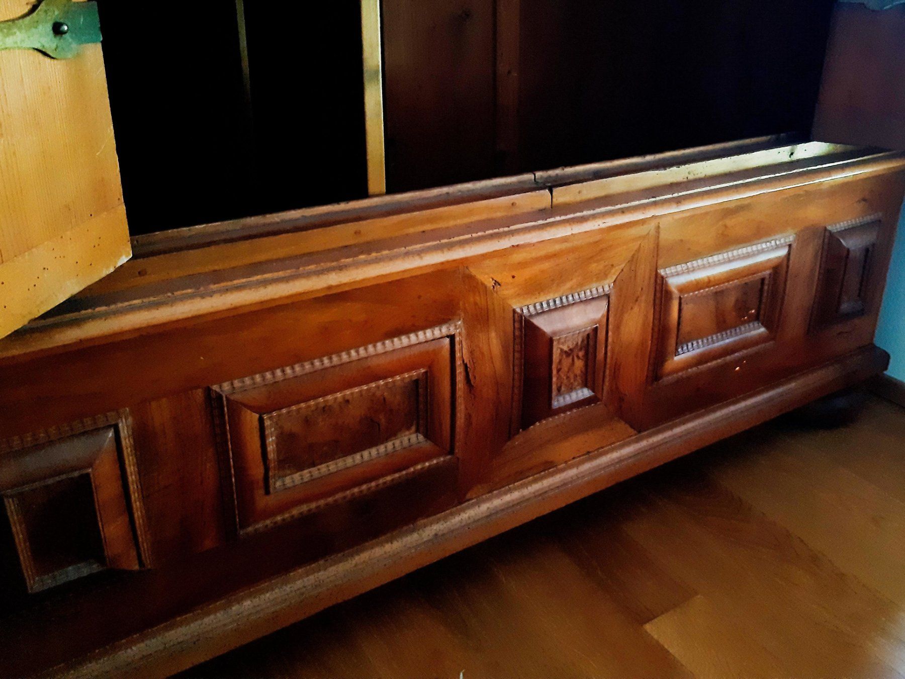 Schränke: Barocker Kleiderschrank – Gebraucht aus Basel von graillard 6