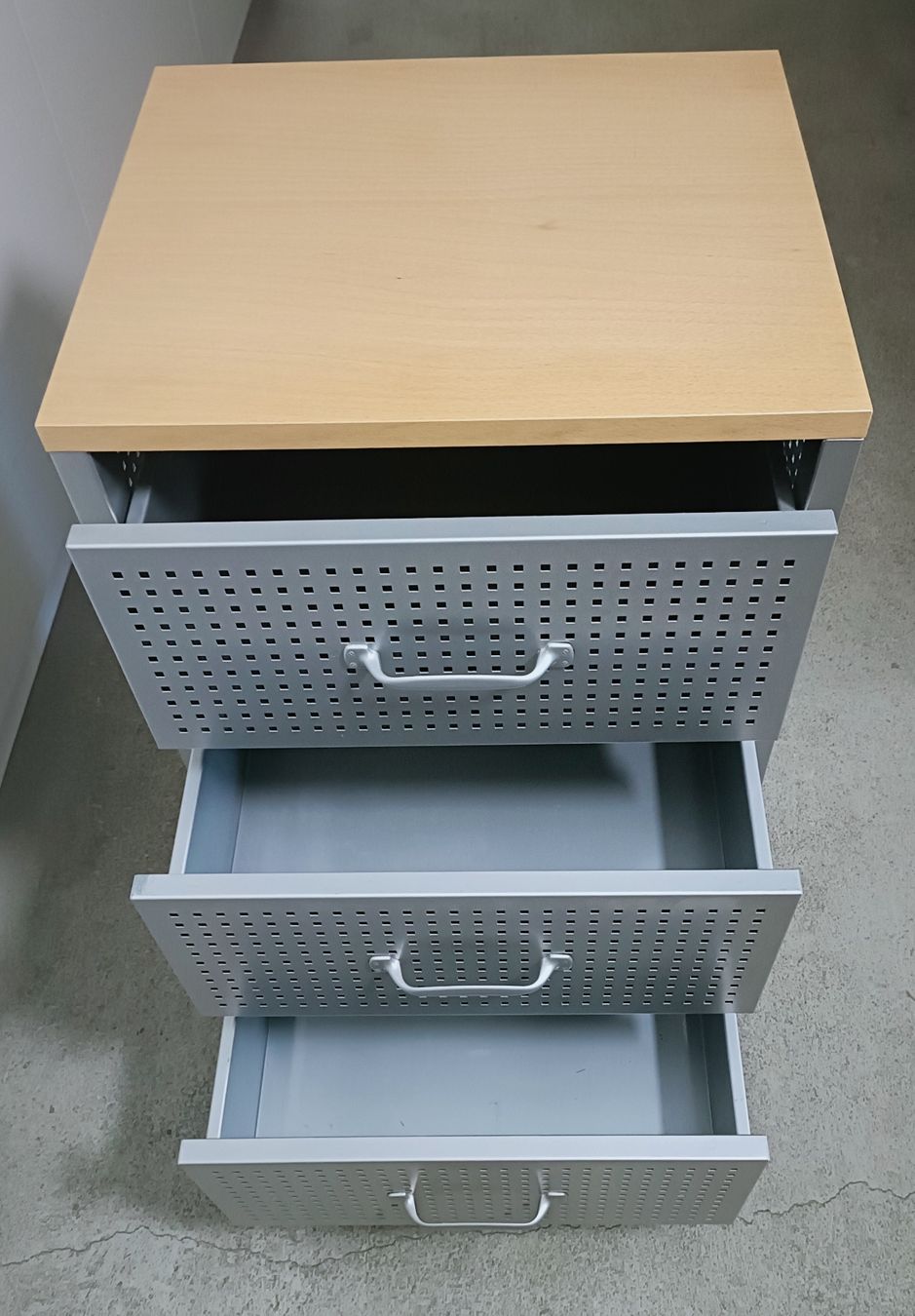 Banconi: Rollcontainer Korpus Holz/Metall, 3 Schubladen – Usato da Wallisellen venduto da plast01 2