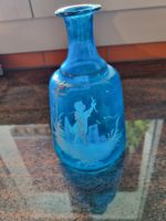 Schöne blaue Glasflasche mit weisser Handmalerei, Rarität.