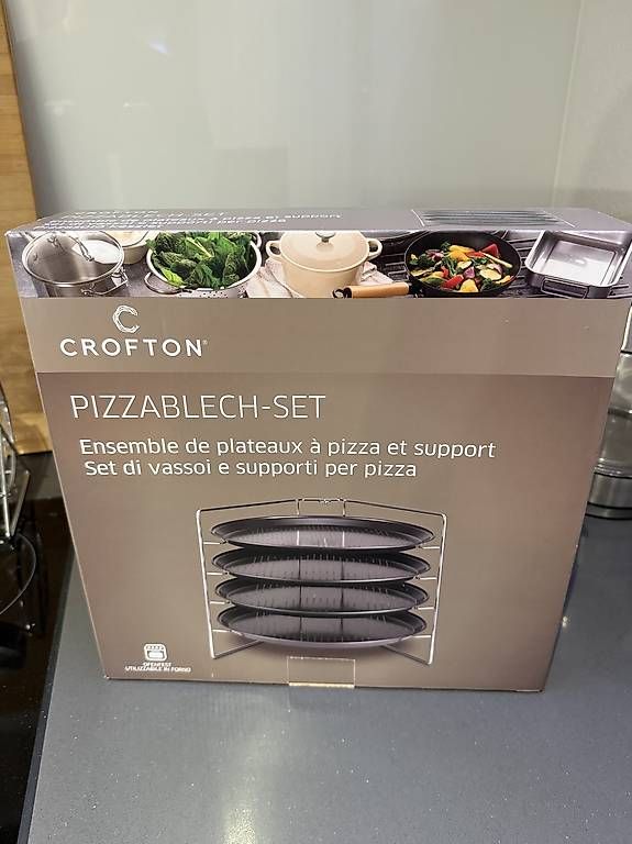 Teglie da forno: CROFTON Pizzablech-Set mit Gestell  Neu – Usato da Suhr venduto da Norio3