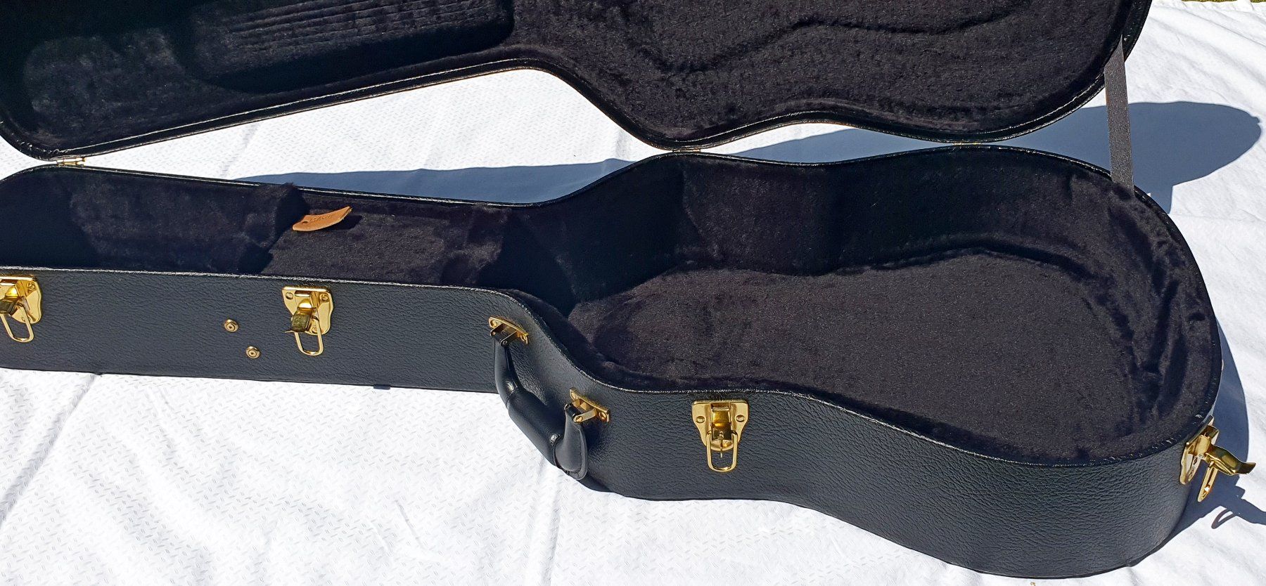 Gibson Musikinstrumente: Gibson Case Dreadnought Plüsch SCHWARZ Gitarrenkoffer – Gebraucht aus Basel von x-hobby 9