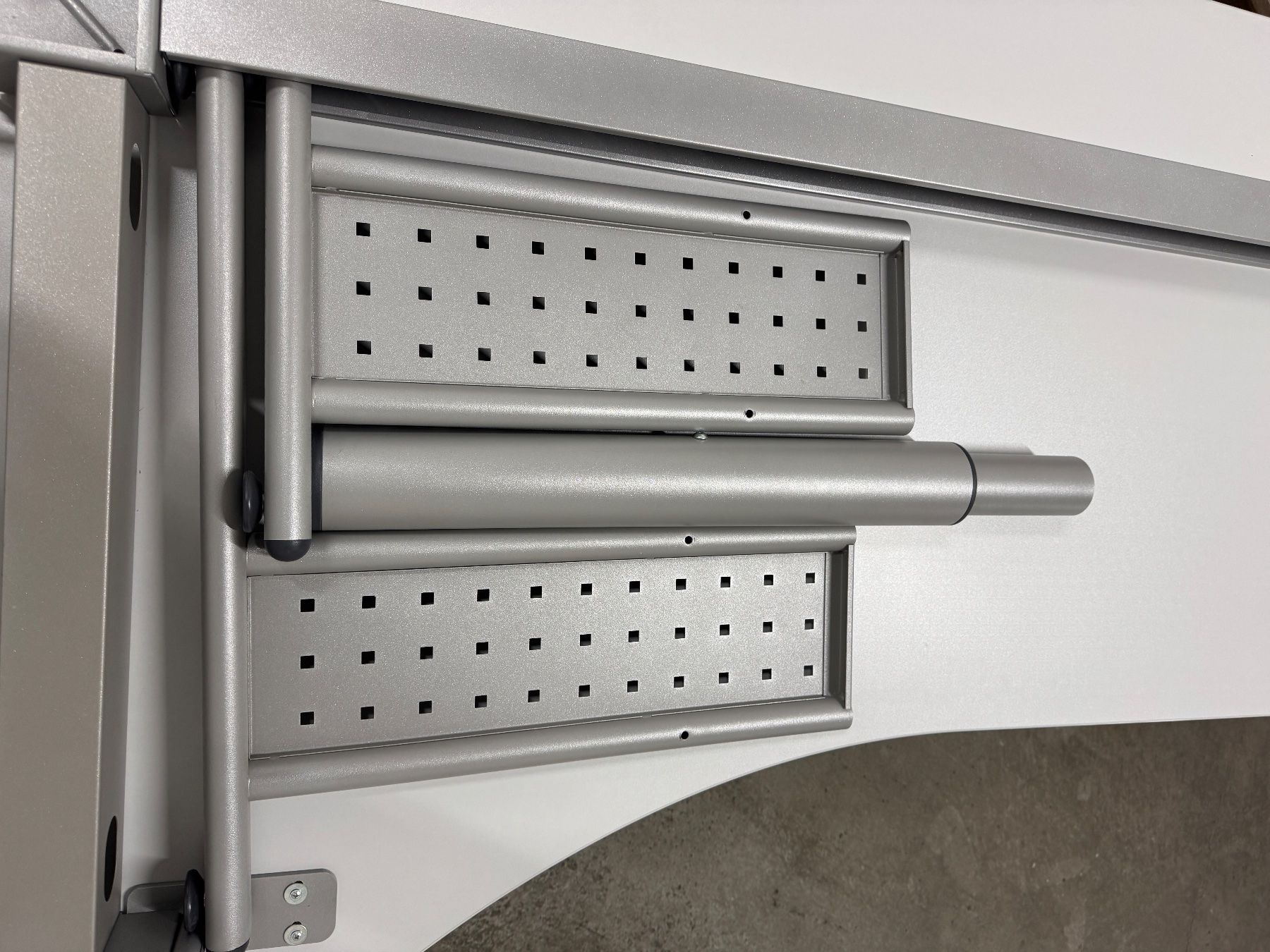 Scrivanie: Gebrauchter Schreibtisch 200x100cm – Usato da Küsnacht ZH venduto da Confiserie_Honold 1