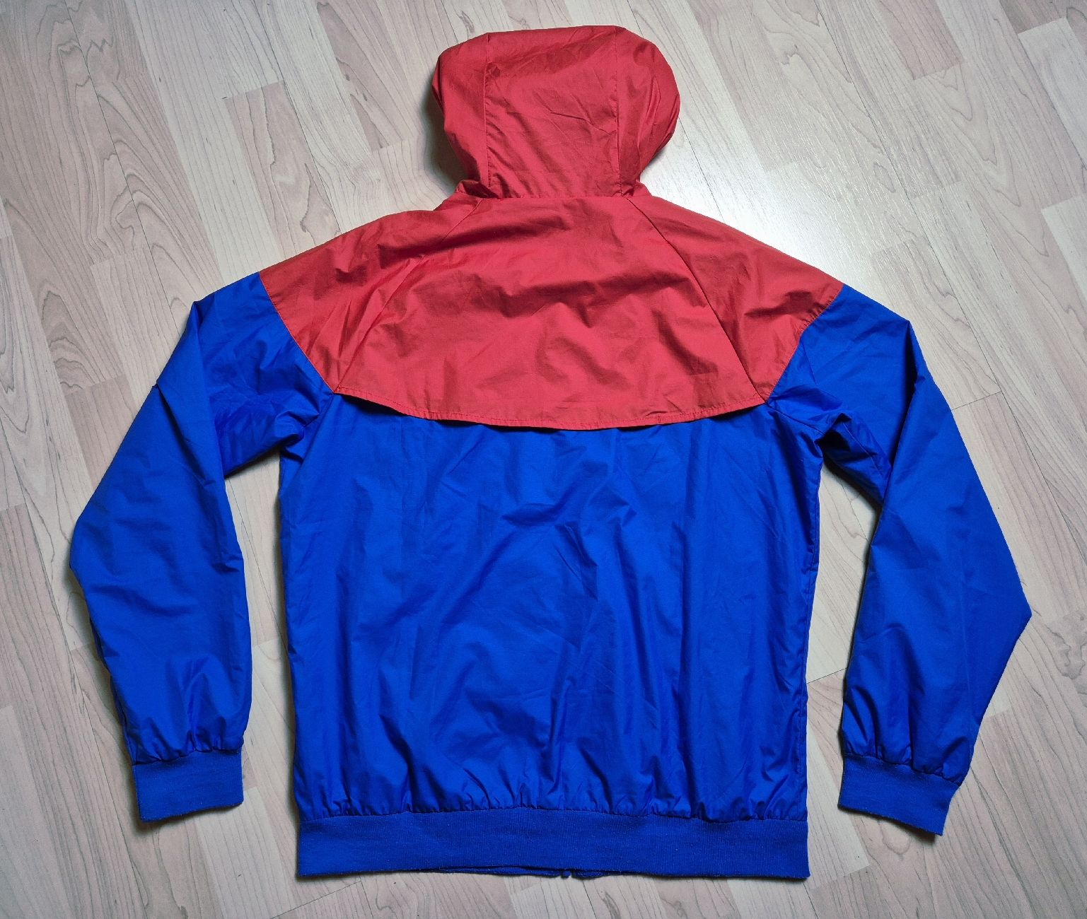 Nike Giacche: Nike Paris Saint-Germain PSG Windrunner Grösse M – Nuovo (secondo la descrizione) da St. Gallen venduto da CaliSunshine 1