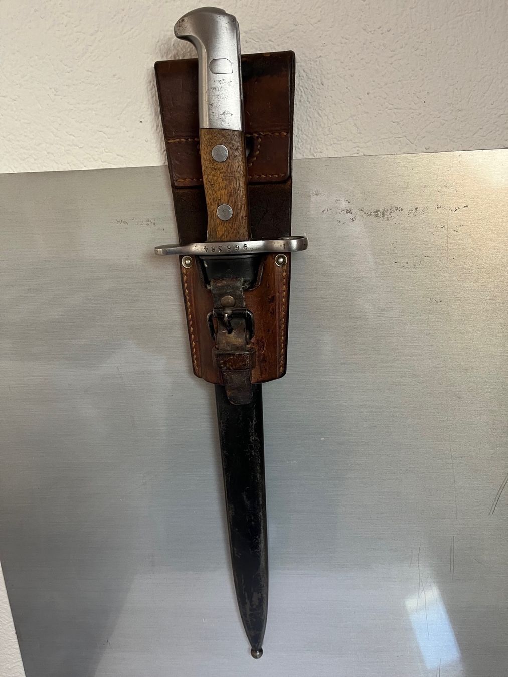 Schweizer Armee Armi bianche: baïonnette d'ordonance suisse – Usato da St-Légier-Chiésaz venduto da Antichorloge