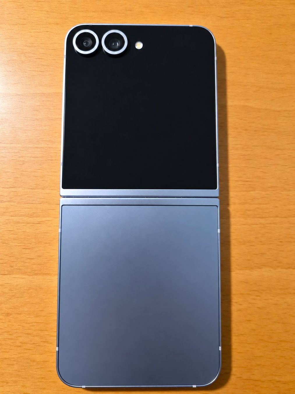 Samsung Handys / Smartphones: Samsung Galaxy Flip Z 6 – Gebraucht aus Oftringen von 1emerson 6