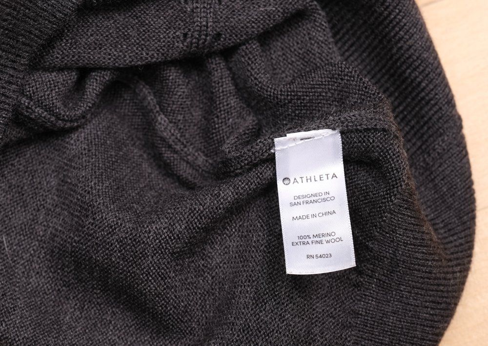 Maglioni & Felpe: Dunkelgrauer Merinowolle Pullover Grösse S-M – Nuovo (secondo la descrizione) da Zürich venduto da Nikon70 4
