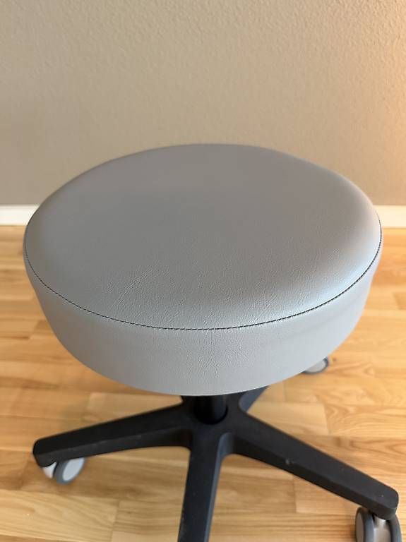 Hocker: Rollhocker «Poppi Dijon» mit Garantie – Neu (gemäss Beschreibung) aus Dübendorf von and_9y69 2