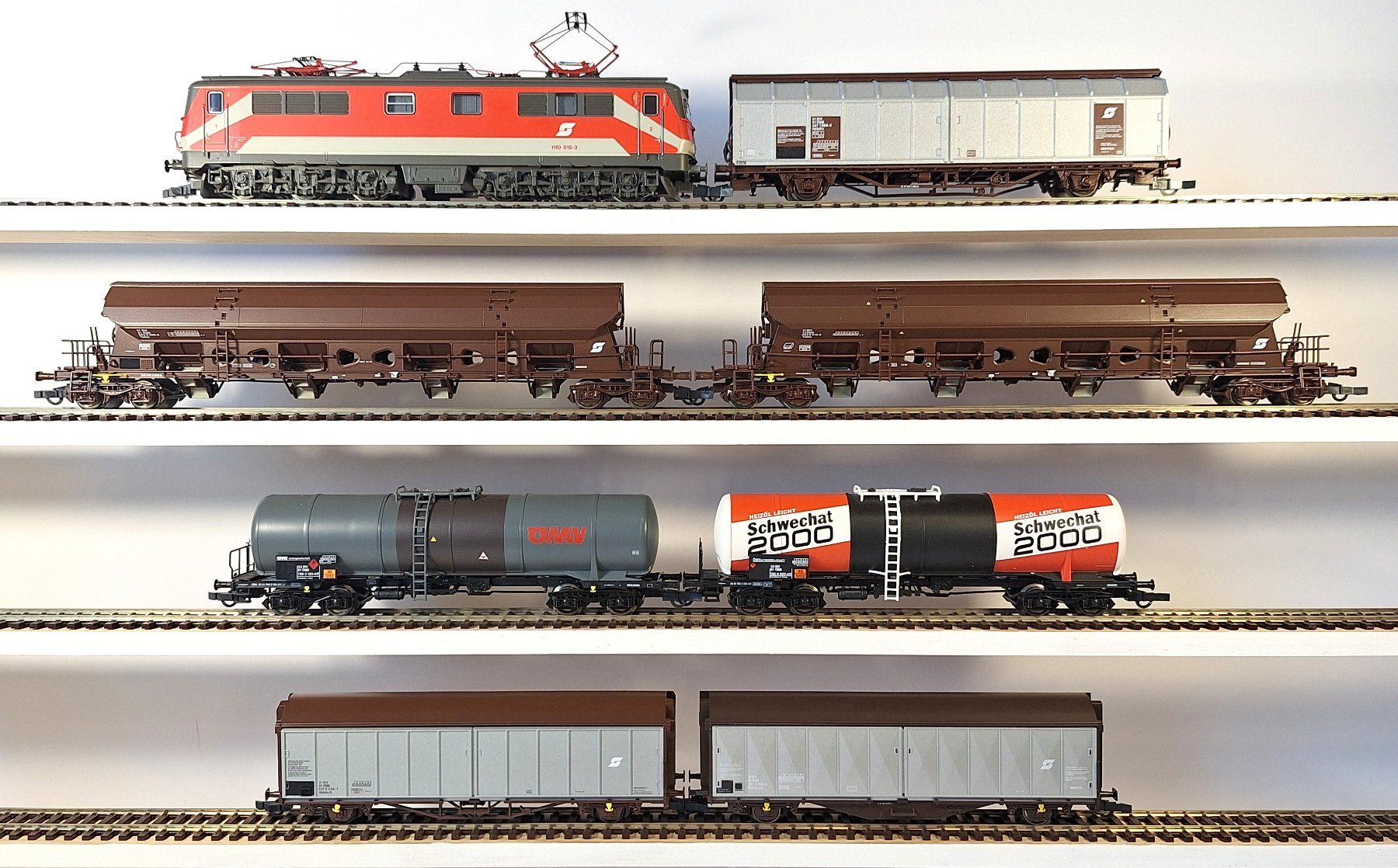 Roco Modellini di ferrovie: ÖBB 1110 mit Güterzug – Usato da Bern venduto da BahnliebhaberRe420