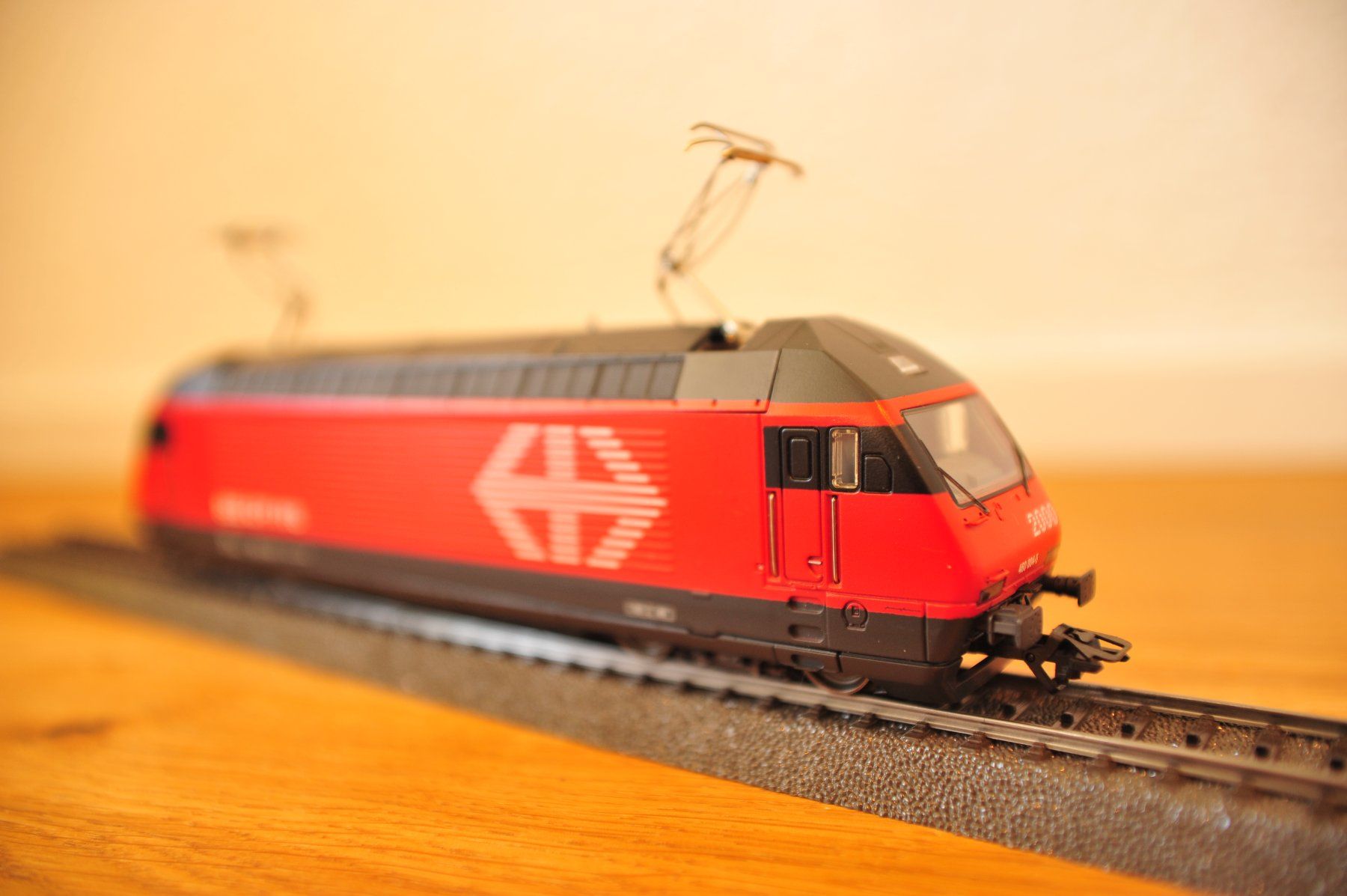 Märklin Modellini di ferrovie: Märklin Set mit SBB Re 460 – Nuovo (secondo la descrizione) da Thun venduto da Wise_Toaster