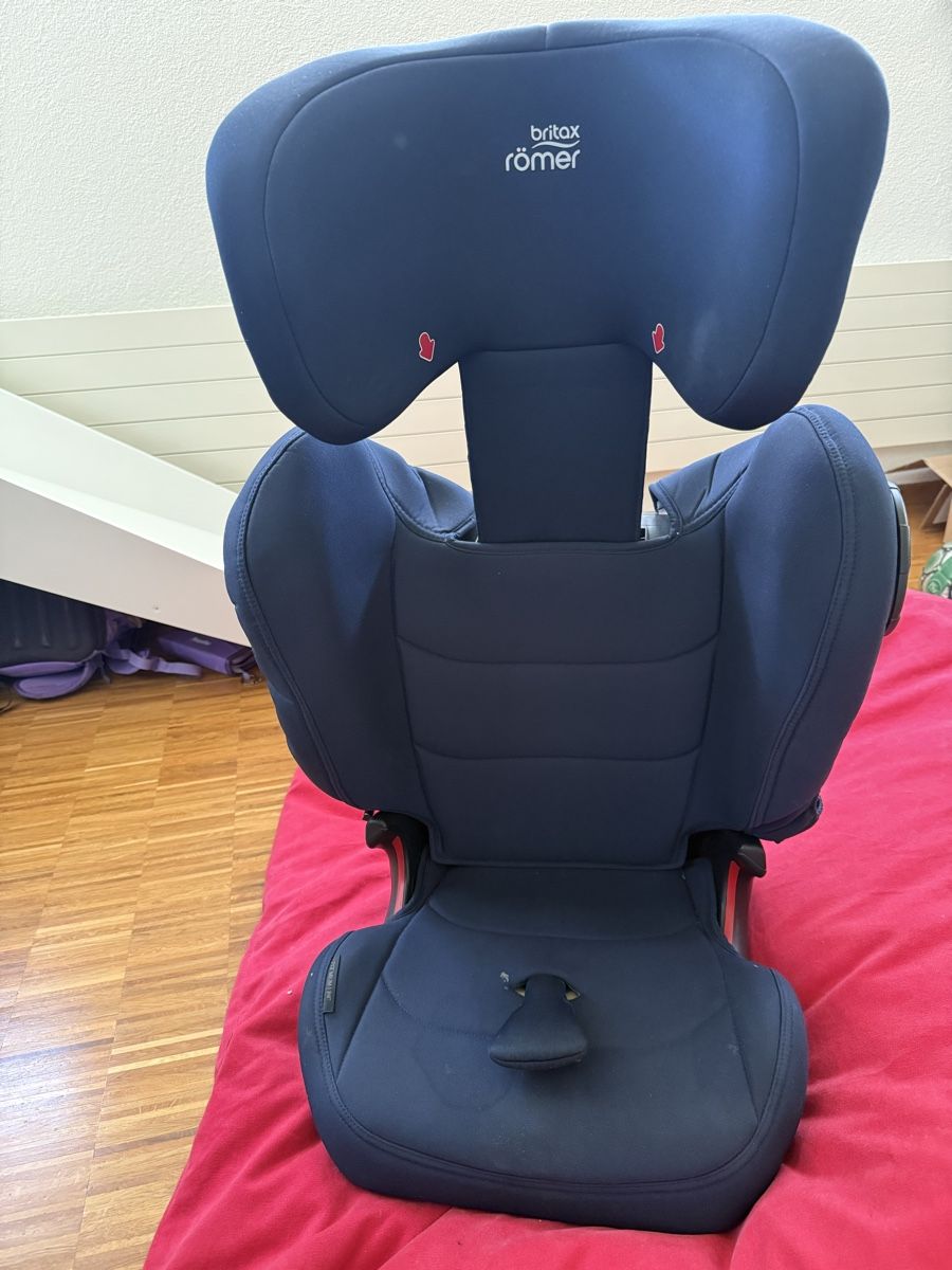 Britax Römer Seggiolini per auto: Britax Römer Kindersitz, ab 15kg, blau – Usato da Baar venduto da cwuethrich 4