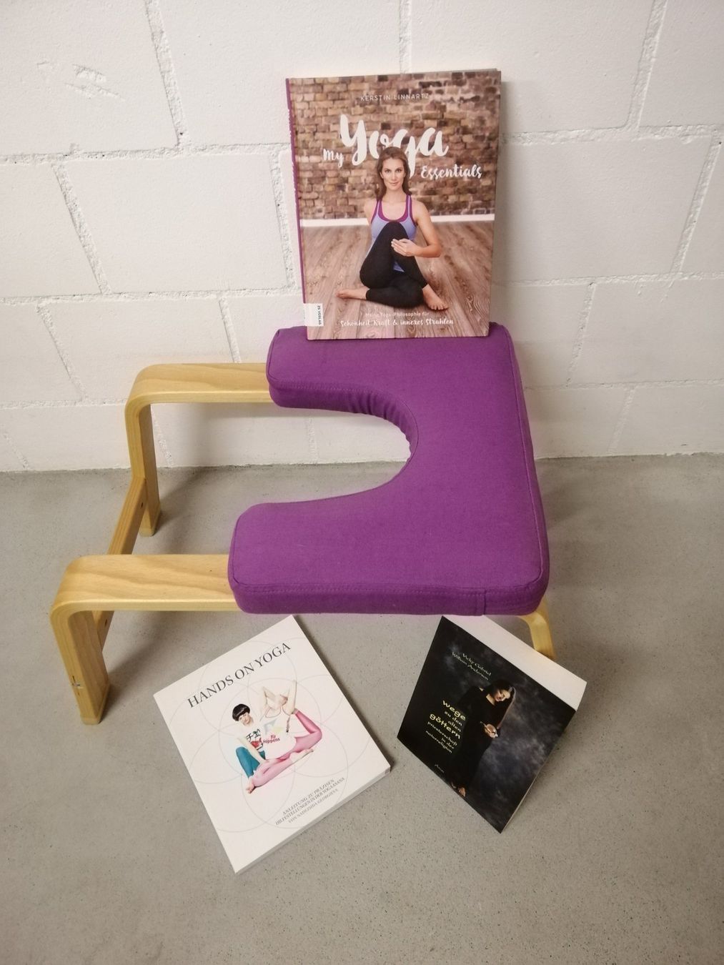 Sedie: Yogastuhl mit 3 Bücher – Nuovo (secondo la descrizione) da Villmergen venduto da MONCHHICHI