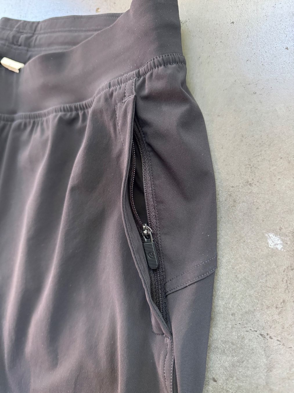 Lululemon Pantaloni: Adapted State Jogginghose Lululemon – Usato da Zürich venduto da lillaulrich 2