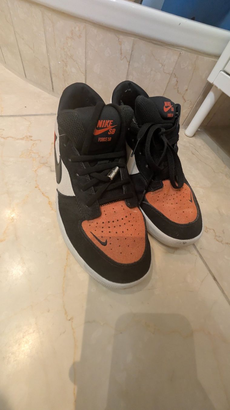 Nike Scarpe da uomo: Nike Schuhe mit box – Usato da Bern venduto da Emmanouel 2