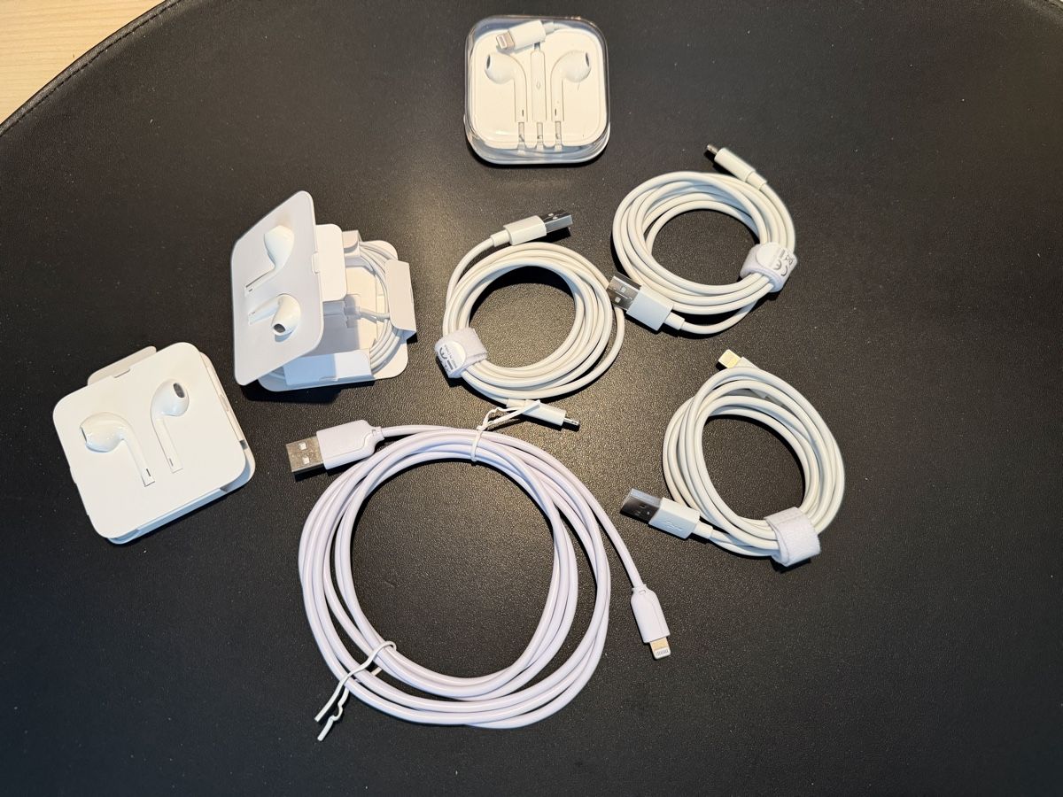 Cavi: Écouteur et câble Lightning pour iPhone – Nuovo e nell'imballaggio originale da grenchen venduto da gogol-009 5