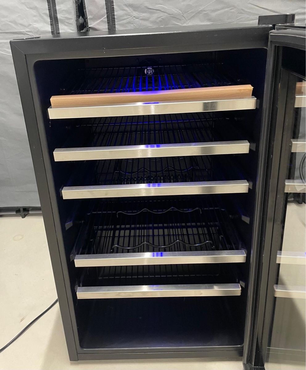 Frigoriferi: Weinkühlschrank Kibernetik schwarz – Usato da Binningen venduto da DesignFanatic 3