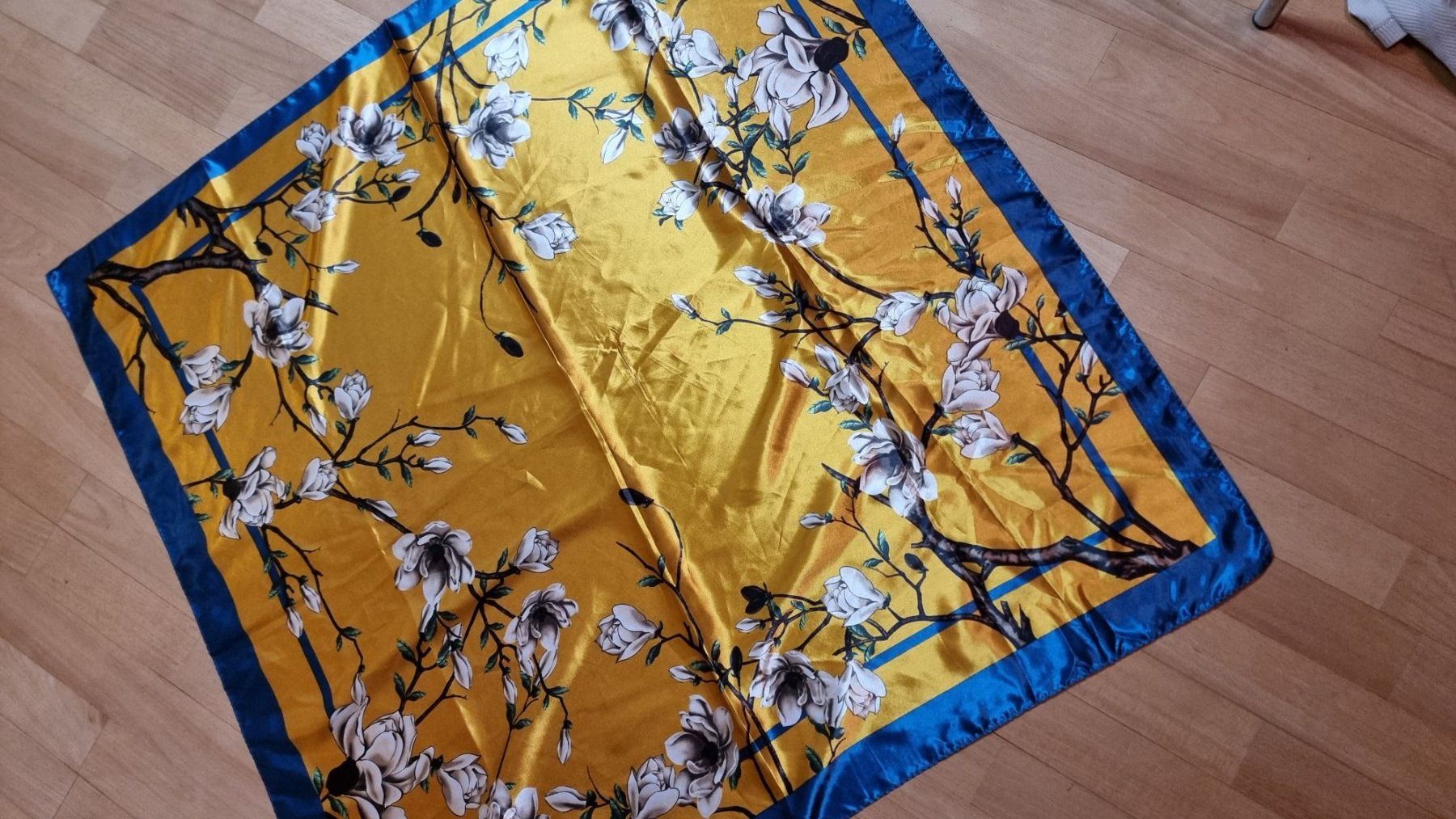 Foulard & Sciarpe: Elegantes Tuch 89x89 cm goldfarben – Usato da Wald ZH venduto da CapLux 3