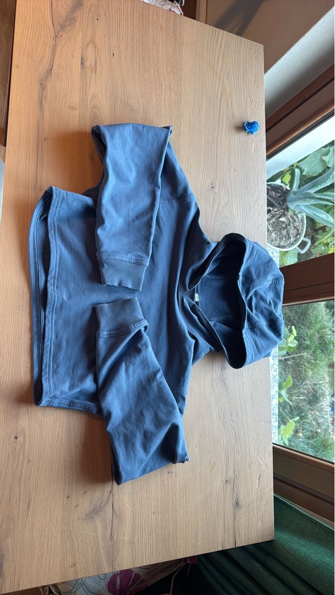 Lululemon Maglioni & Felpe: Lululemon Hoodie size 4 – Usato da Hinwil venduto da car_2qfh
