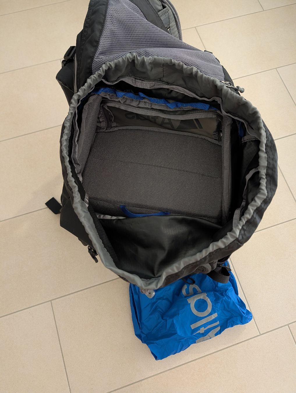 Zaini: Atlas Adventure Backpack (Medium) – Usato da Niederteufen venduto da dom_vkt5 2