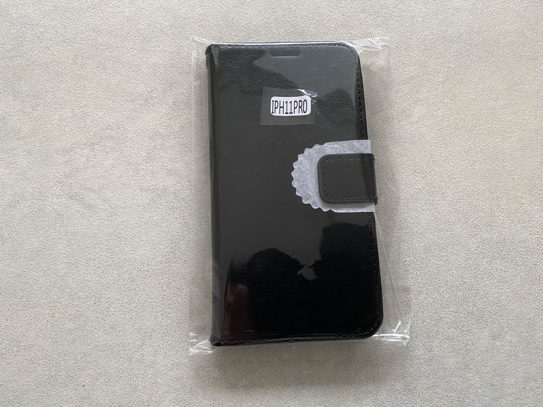 Cover & Protezioni schermo: Leder-Etui Hülle für Iphone 11 Pro  – Nuovo e nell'imballaggio originale da Spreitenbach venduto da Brockiland-Flohmarkt 4