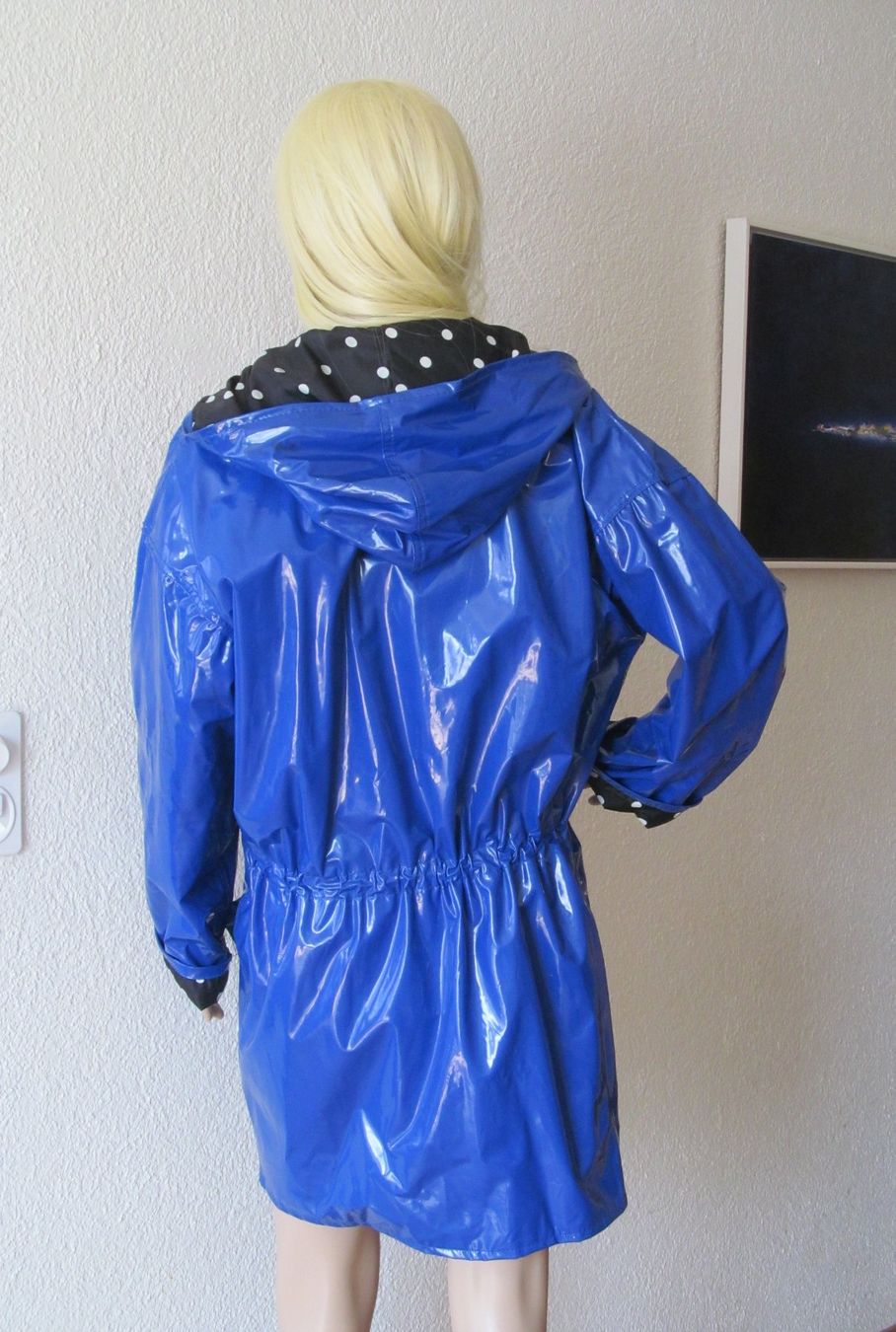 Cappotti: Blauer Lackmantel Parka ohne Label in Gr. M – Usato da Münchenbuchsee venduto da lu-99 4