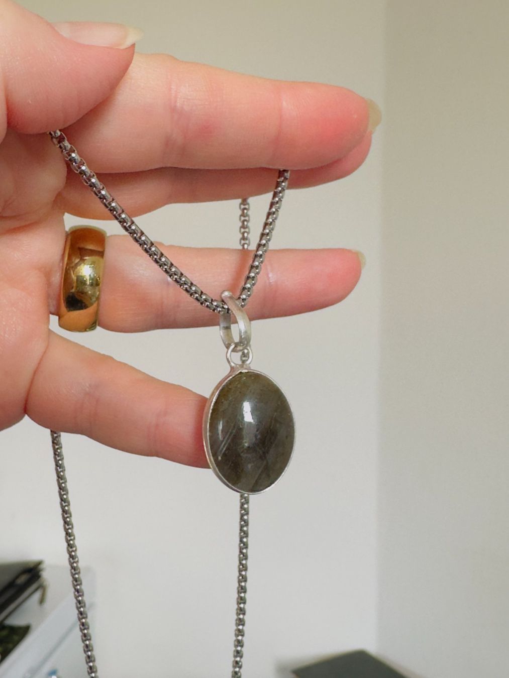Ketten: Fashionable labradorite necklace – Neu und originalverpackt aus Genève von AGBERG 9