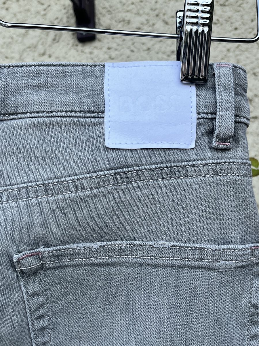 Hugo Boss Jeans: Hugo Boss Flared Jeans grau – D'occasion à Zürich par mek_gw27 2
