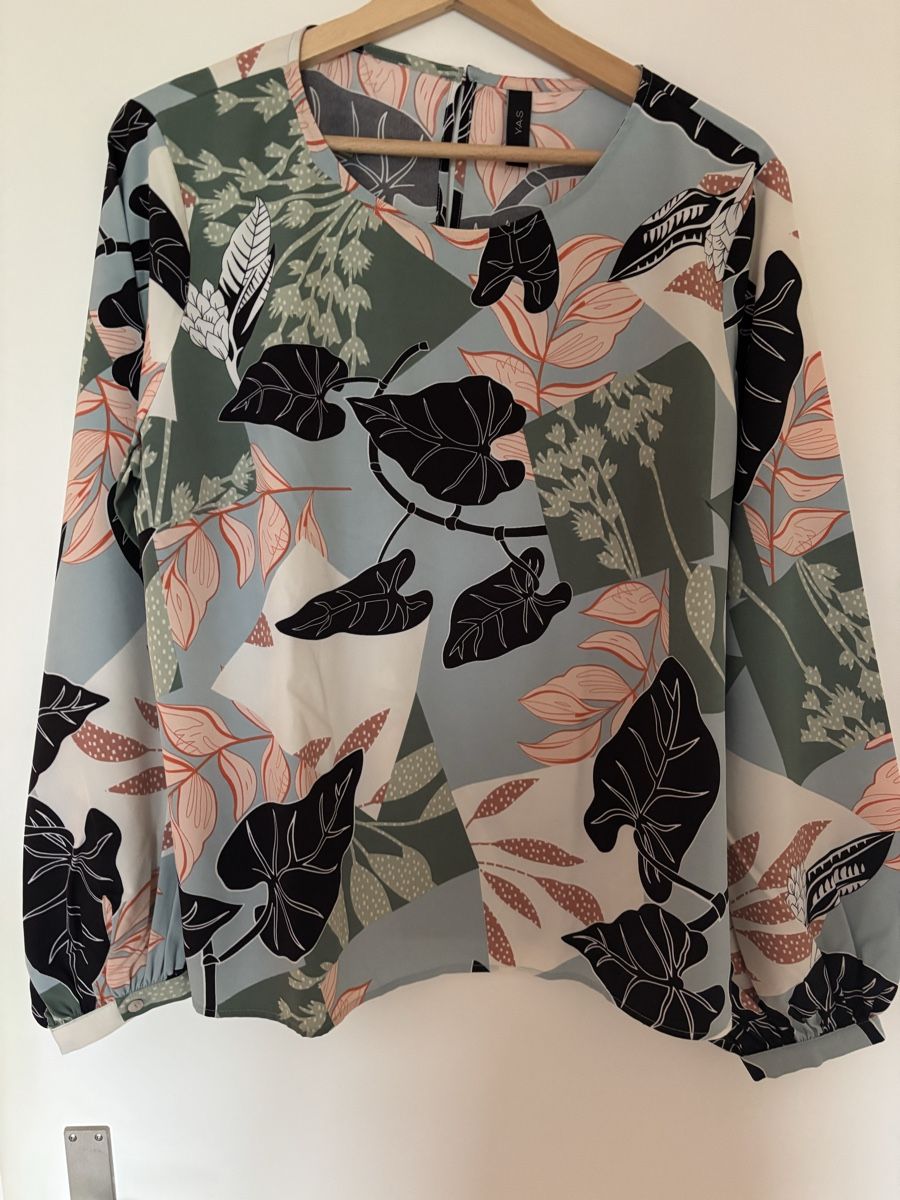 Lotti di vestiti: Lot de 3 blouses taille 42 – Usato da Vuadens venduto da zazabelle75 3
