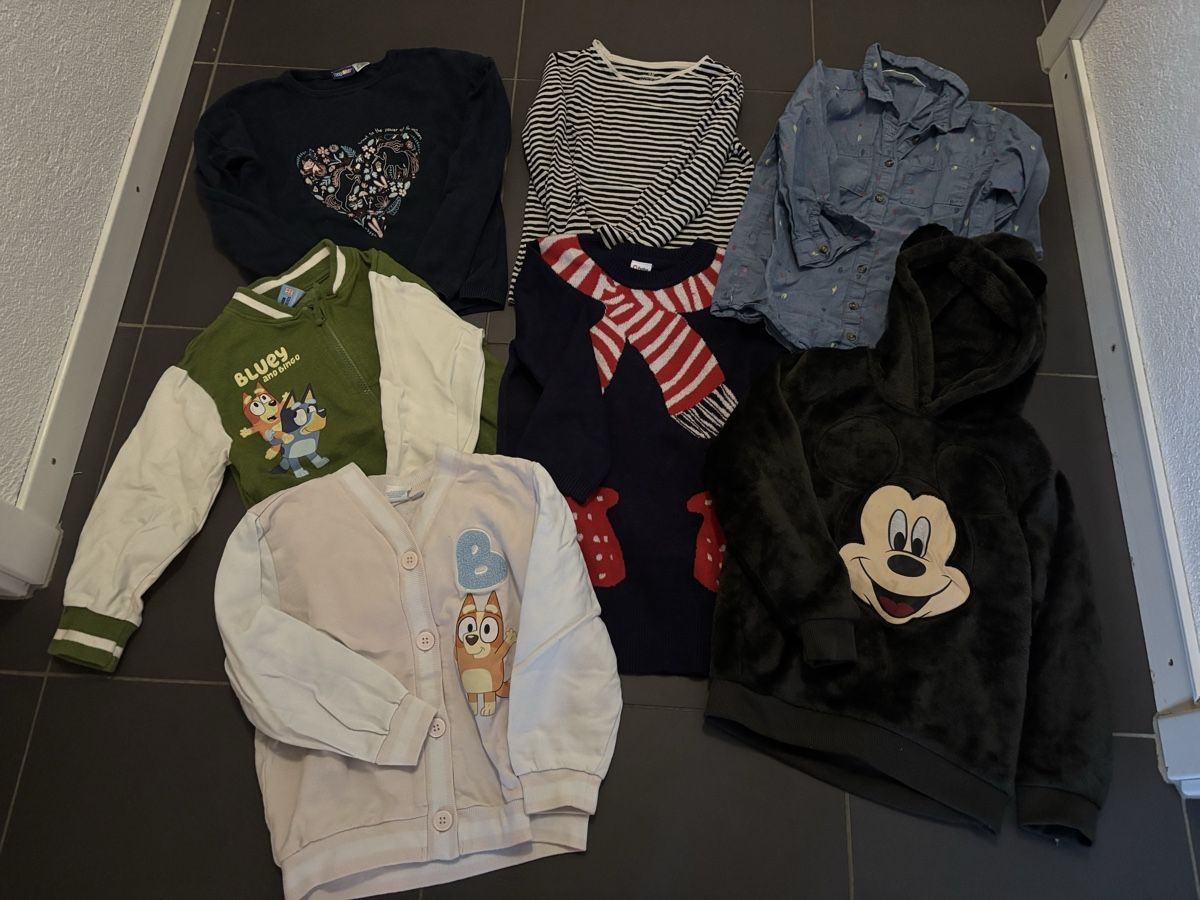 Lotti & Set di vestiti: Kleiderpaket Mädchen 110/116 – Usato da Lyss venduto da Tinab1