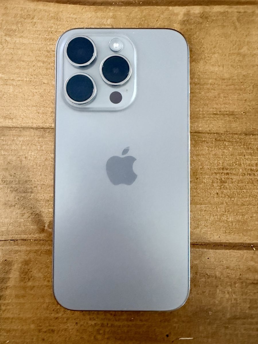 Apple Telefoni cellulari / Smartphones: Apple iPhone 15 Pro / 128gb – Usato da Reconvilier venduto da Lulux12 1