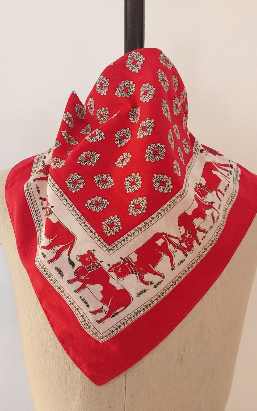 Foulard & Sciarpe: Tuch Baumwolle quadratisch rot Motiv Alpaufzug – Usato da Köniz venduto da scopello12