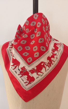 Tuch Baumwolle quadratisch rot Motiv Alpaufzug