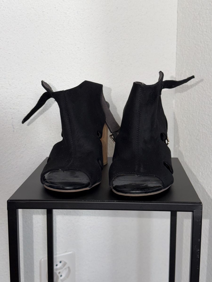 Scarpe da donna: Sommer-Sandalen – Usato da Niederuzwil venduto da Lisascloset 1