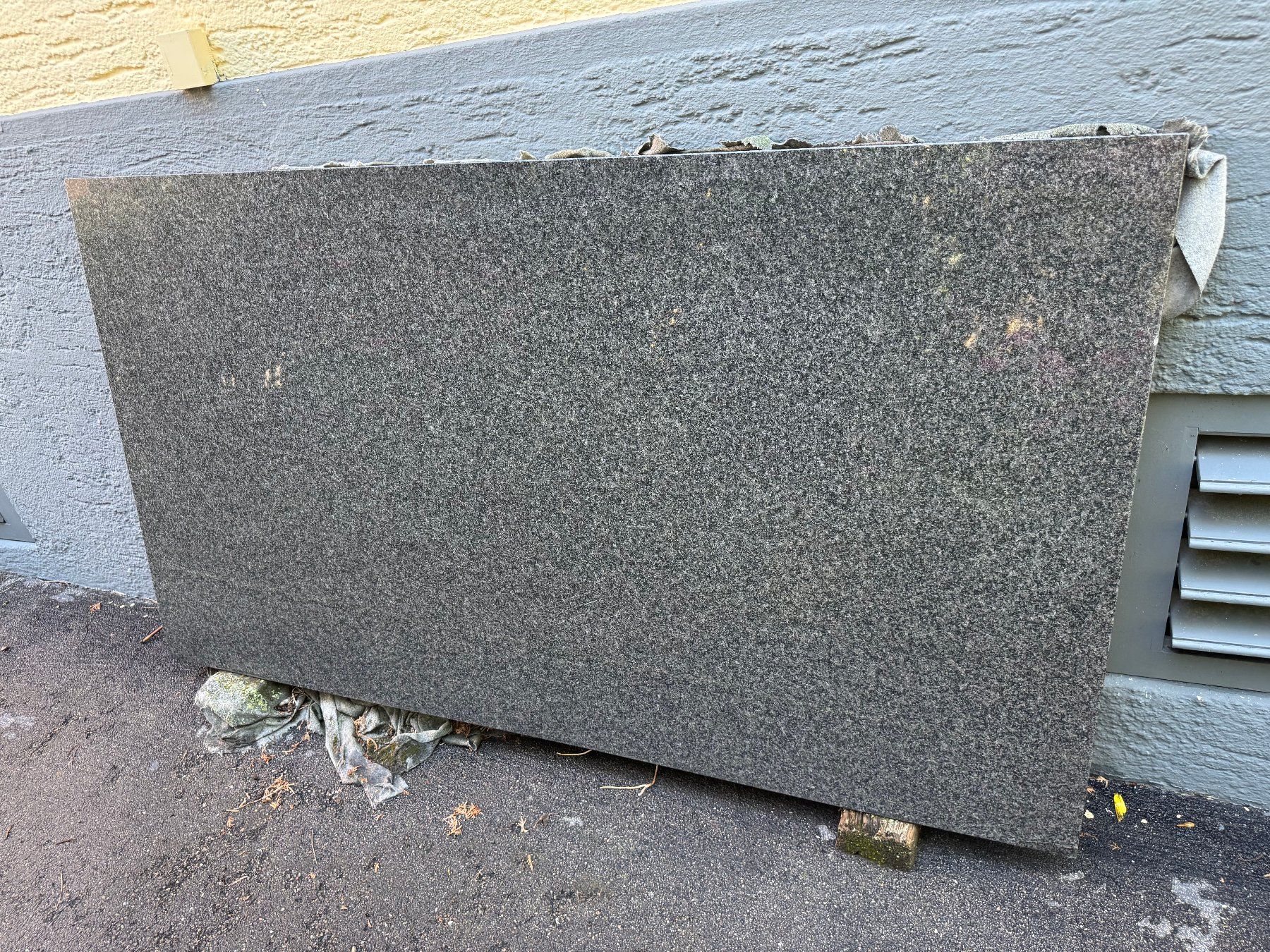 Plateaux: Granitplatte schwarz/grau – D'occasion à Oberrohrdorf par ker_5h67