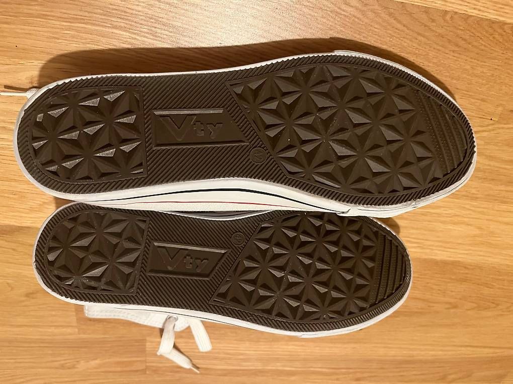 Herrenschuhe: SNEAKER taille 42 NEUVES, jamais portées – Gebraucht aus St-Légier-Chiésaz von zmut72 2