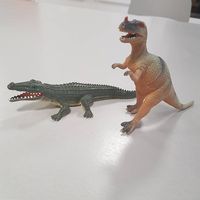 Krokodile und Trex aus hartem Gummi 20 cm