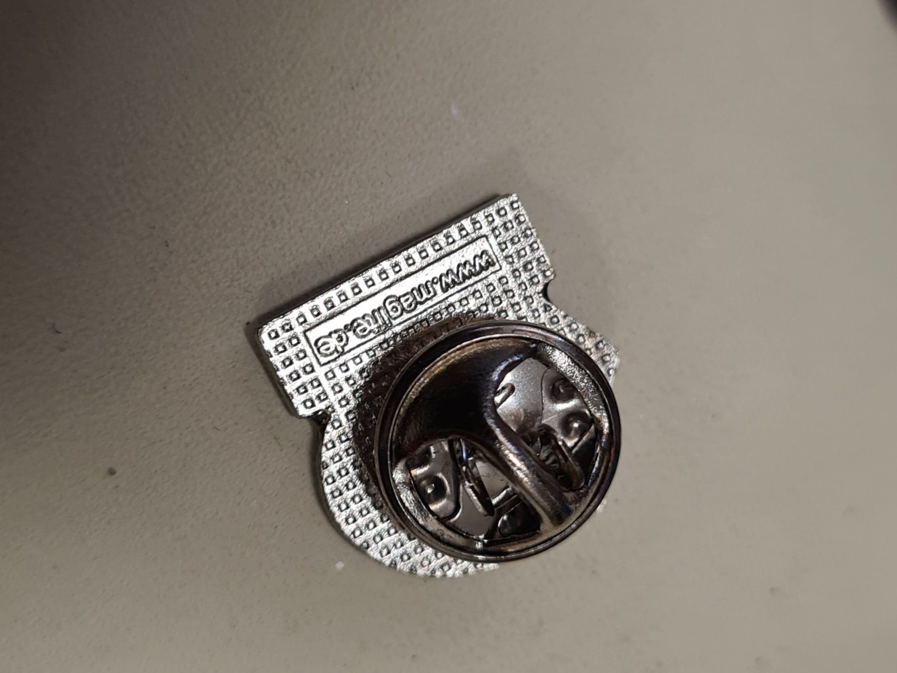 Placchette & Badge: Pin MAG – Usato da Amriswil venduto da used2use 1