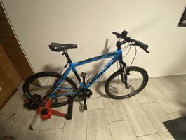 Scott 26 Zoll Fahrrad mit Indoorrolle