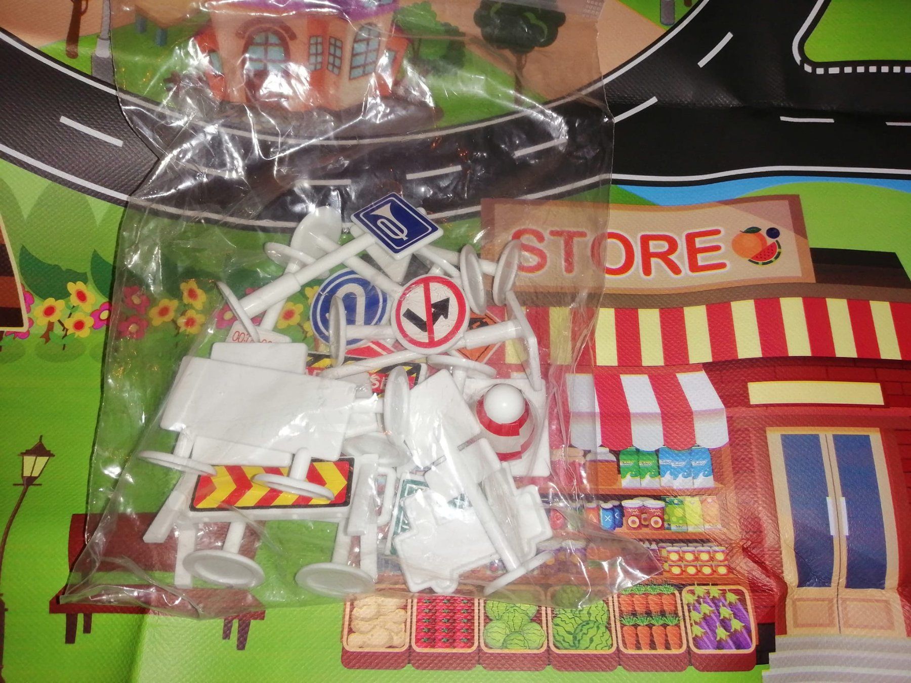 Tappeto da gioco: Tapis de jeu pour petite voiture. – Nuovo e nell'imballaggio originale da La Tour de Trême venduto da Startjouet 2